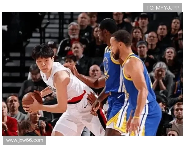 勇士与快船激战正酣2月3日精彩对决引发球迷热议 勇士与快船激战正酣2月3日精彩对决引发球迷热议