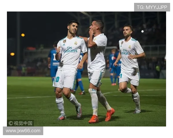 富恩拉夫与穆尔西亚的精彩对决揭示足球战术与团队合作的重要性