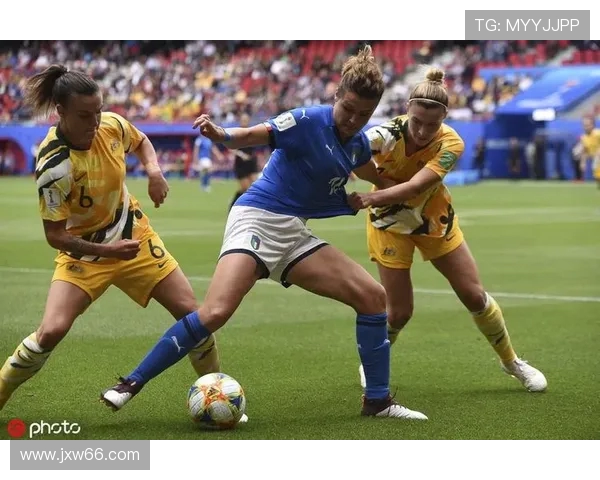 意大利女足与巴西女足巅峰对决展现足球魅力与激情的较量