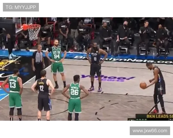 火箭队与雄鹿激战正酣比分悬念迭起引发球迷热议 火箭队与雄鹿激战正酣比分悬念迭起引发球迷热议