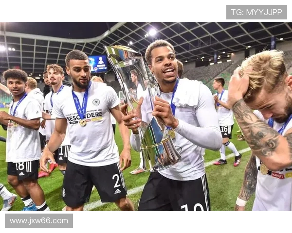 穆西亚拉的崛起之路:从青训小将到足球场上的耀眼明星 穆西亚拉的崛起之路:从青训小将到足球场上的耀眼明星