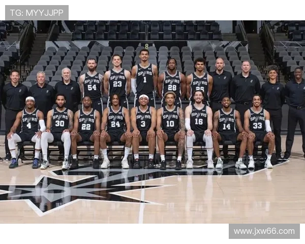 胡人队与国王队历史交锋回顾及战绩分析 胡人队与国王队历史交锋回顾及战绩分析