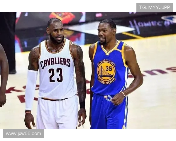 詹姆斯与杜兰特对决瞬间的精彩瞬间与篮球传奇的碰撞