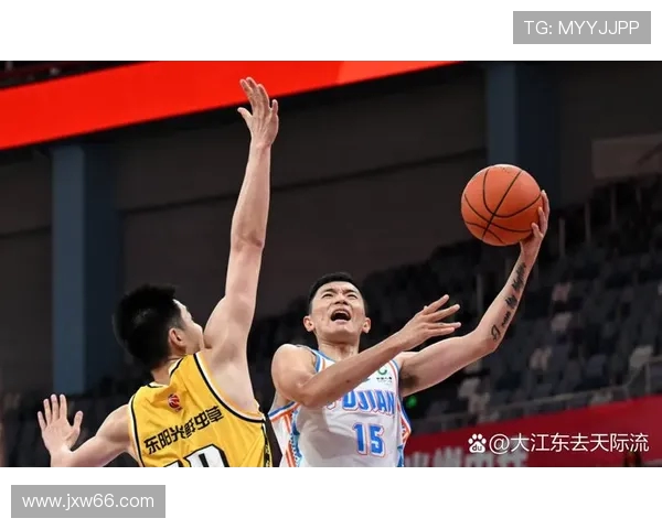 陈林坚的篮球之路：从青涩少年到职业巨星的成长历程与奋斗故事