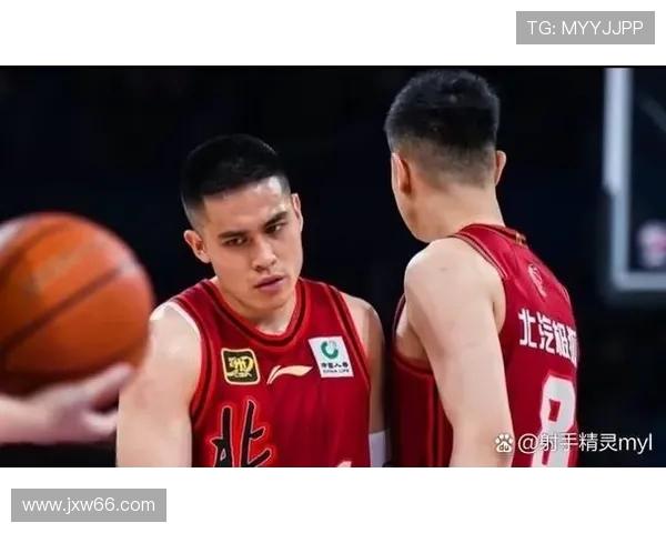 南京篮球队精英赛精彩配合分析展现团队默契与战术执行力